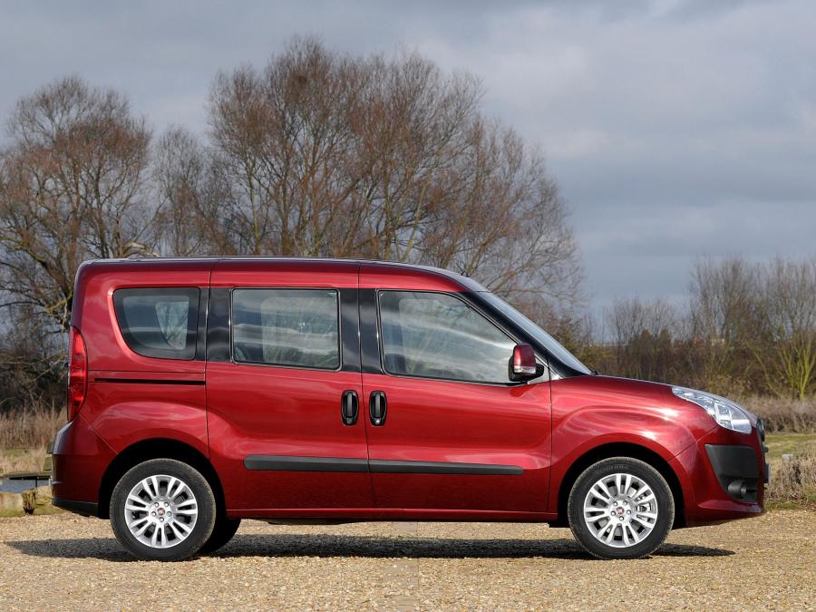  Fiat Doblo 2010 года  (UK) (фото 11 из 16)